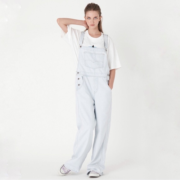 Levi’s Silvertab Bib Baggy Straight Leg Light Blue Wash Overalls - Picture 3 of 13